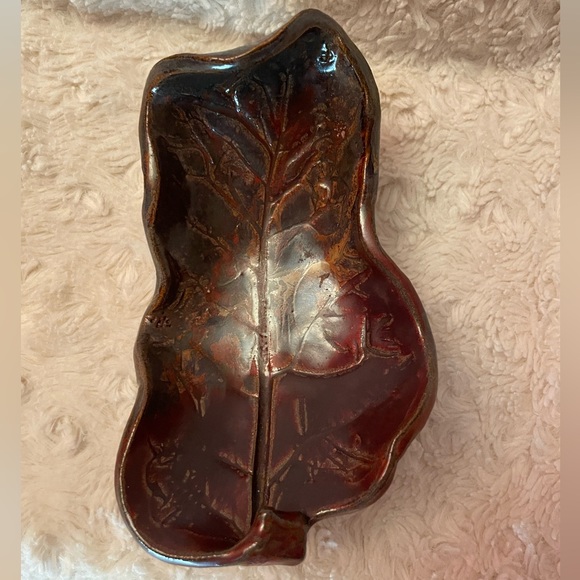 Vintage 1985 Handmade Pottery Leaf Trinket dish - Picture 6 of 9